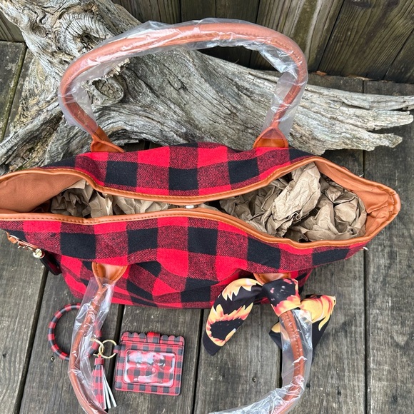 ❤️NEW BUFFALO PLAID TOTE BAG PURSE w/ CREDIT CARD ID BANGLE WRISTLET & TASSEL❤️ - Picture 5 of 9
